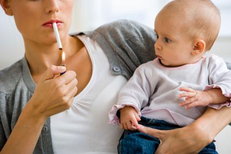 Le tabagisme passif pendant l’enfance accroît le risque de développer une PR