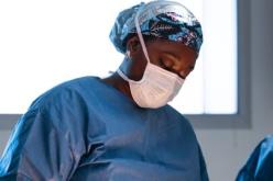 Au bloc ou au sein du trio « Les soignantes », la chirurgienne Aïcha N'doye donne de la voix