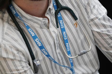 Près de 35 000 médecins généralistes travaillent au NHS. Plusieurs milliers manquent à l'appel.