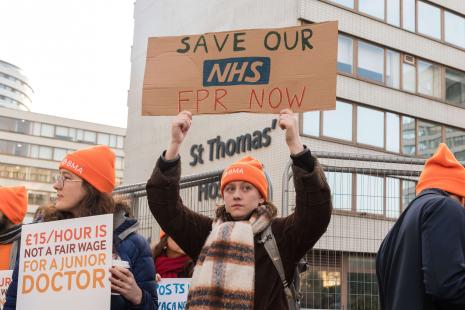 Le NHS subit des mouvements de grève à répétition des médecins et infirmières (ici les junior doctors en janvier 2024)