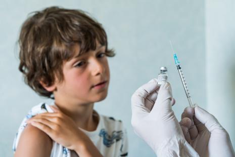 La vaccination doit s’accompagner d’un suivi médical global