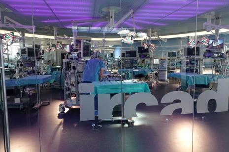 Environ 6 000 chirurgiens venus du monde entier se rendent à Strasbourg chaque année pour des formations