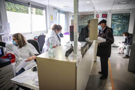 Les centres de santé, très sollicités dans les agglomérations moyennes et en région parisienne (ici à Malakoff, dans les Hauts-de-Seine)   