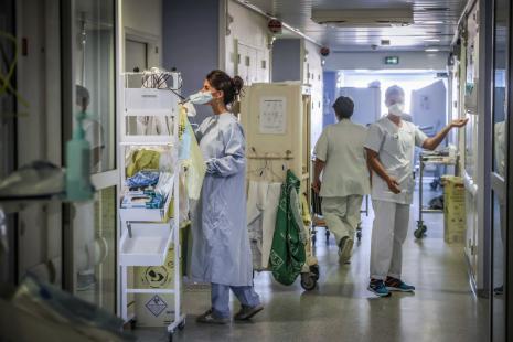 Reflet des nécessités liées à la permanence des soins, les contraintes horaires sont très présentes pour les salariés du secteur hospitalier