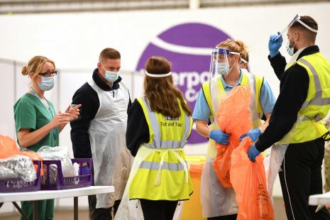 Face à la pandémie, le NHS a rude épreuve